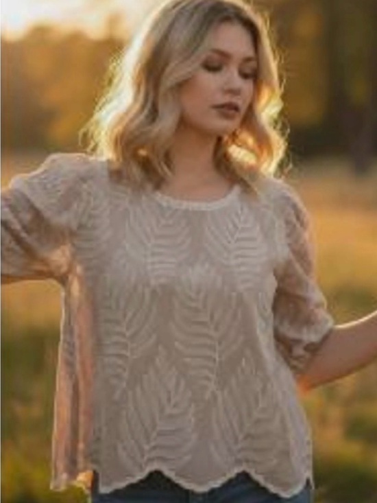 Solitaire Tops - Solitaire Womens Top Floral
Embroidered NWT Size L